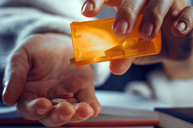 Antibiotikaresistenz vermeiden: Prof. Dr. Markus Masin erklärt Taurolidin als resistenzfreie Alternative